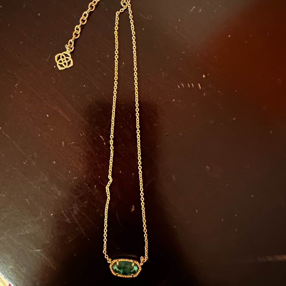 Kendra Scott necklace